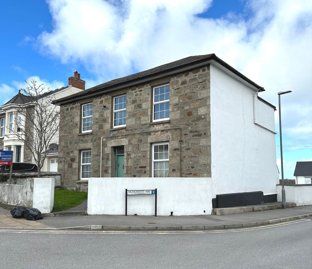 Lot: 69 - FREEHOLD RESIDENTIAL INVESTMENT WITH DEVELOPMENT POTENTIAL -